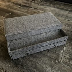 Gray Men’s Watch Valet