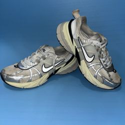 Nike Women’s Sneakers Size 9.5 US (EU 41) – Pre-Owned