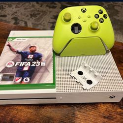 Xbox One S Bundle – Controller, Charger & FIFA 23 