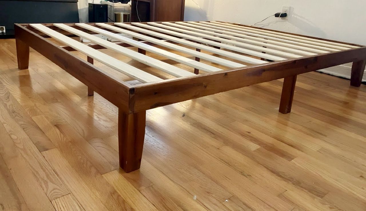 Queen Real wood Bed Frame w Casper Mattress 
