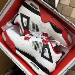 Jordan 4 Retro Fire Red (2020) Size 6.5mens