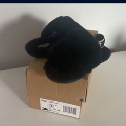 Blacks Size 7 Fluffy UGGs Toddler Slide 