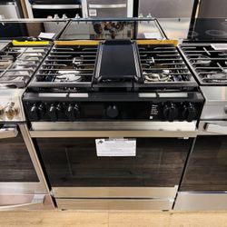 Brand-New Samsung BESPOKE Smart Slide-in Gas Range with True Convection and Air Fry in Stainless Steel NSG6D8500SR
