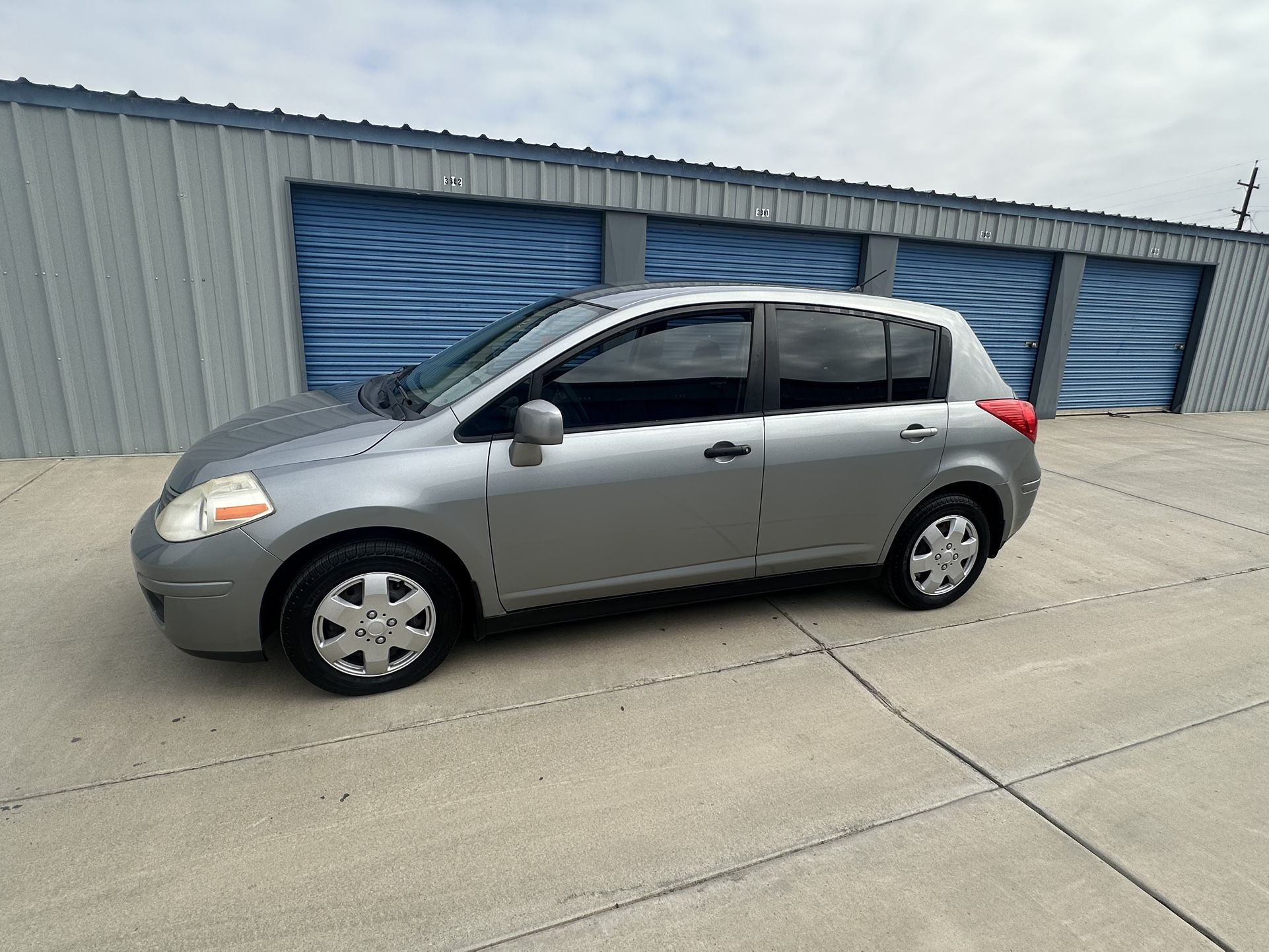 2209 Nissan versa Hatchback
