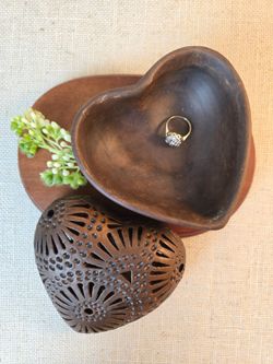 Hand-Carved Earthenware Heart Trinket Box – Pierced Openwork Folk Art (Barro Café Style)