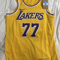 Unisex Los Angeles Lakers Luka Dončić Nike Gold Swingman Jersey - Icon Edition - Men’s Medium