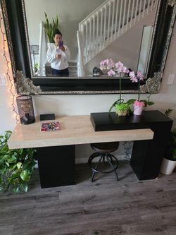 BEAUTIFUL FOYER/entry TABLE