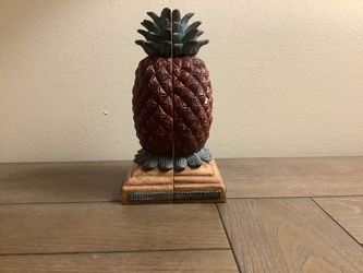 Pineapple Bookend Set