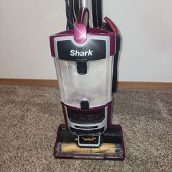 Shark Navigator Lift Away Vacum