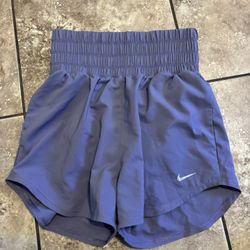 Women’s New Nike Hi Rise Shorts Size Small
