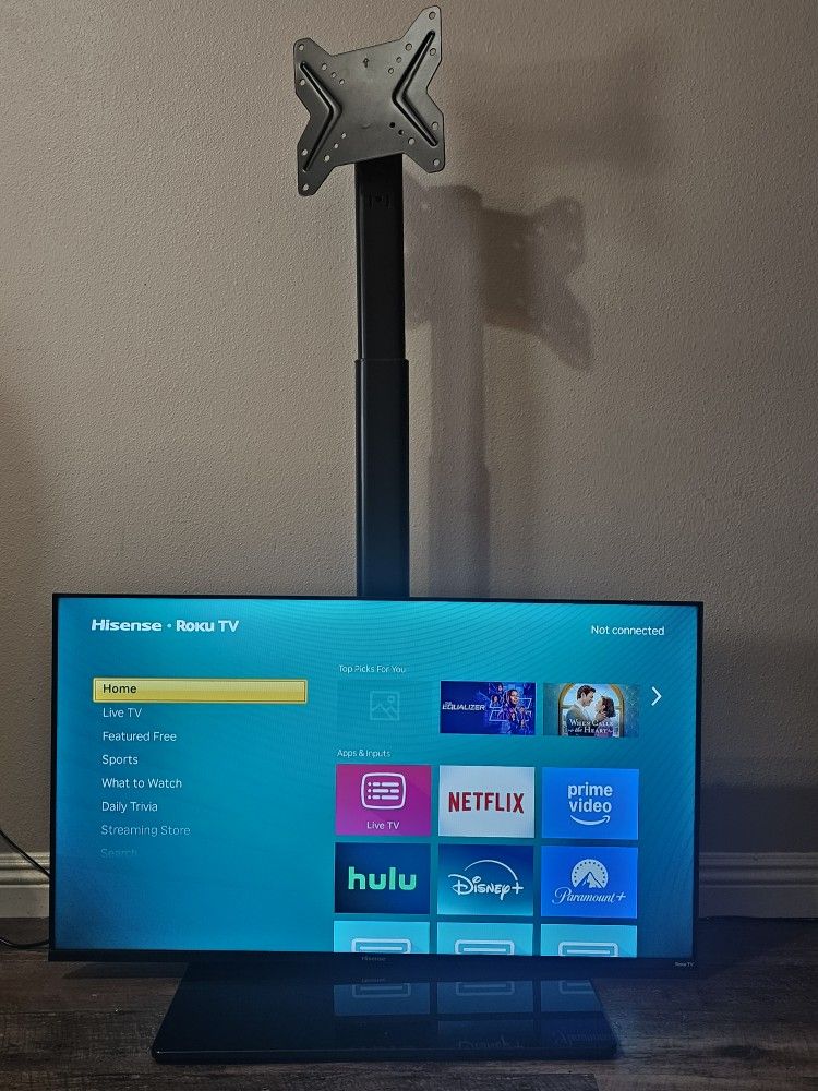 40" Smart Roku Hisense TV + floor TV stand