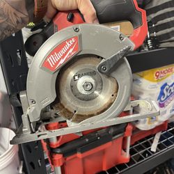 Milwaukee M12 Circular Saw 