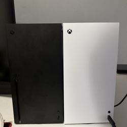 2 Xbox Series X Consoles