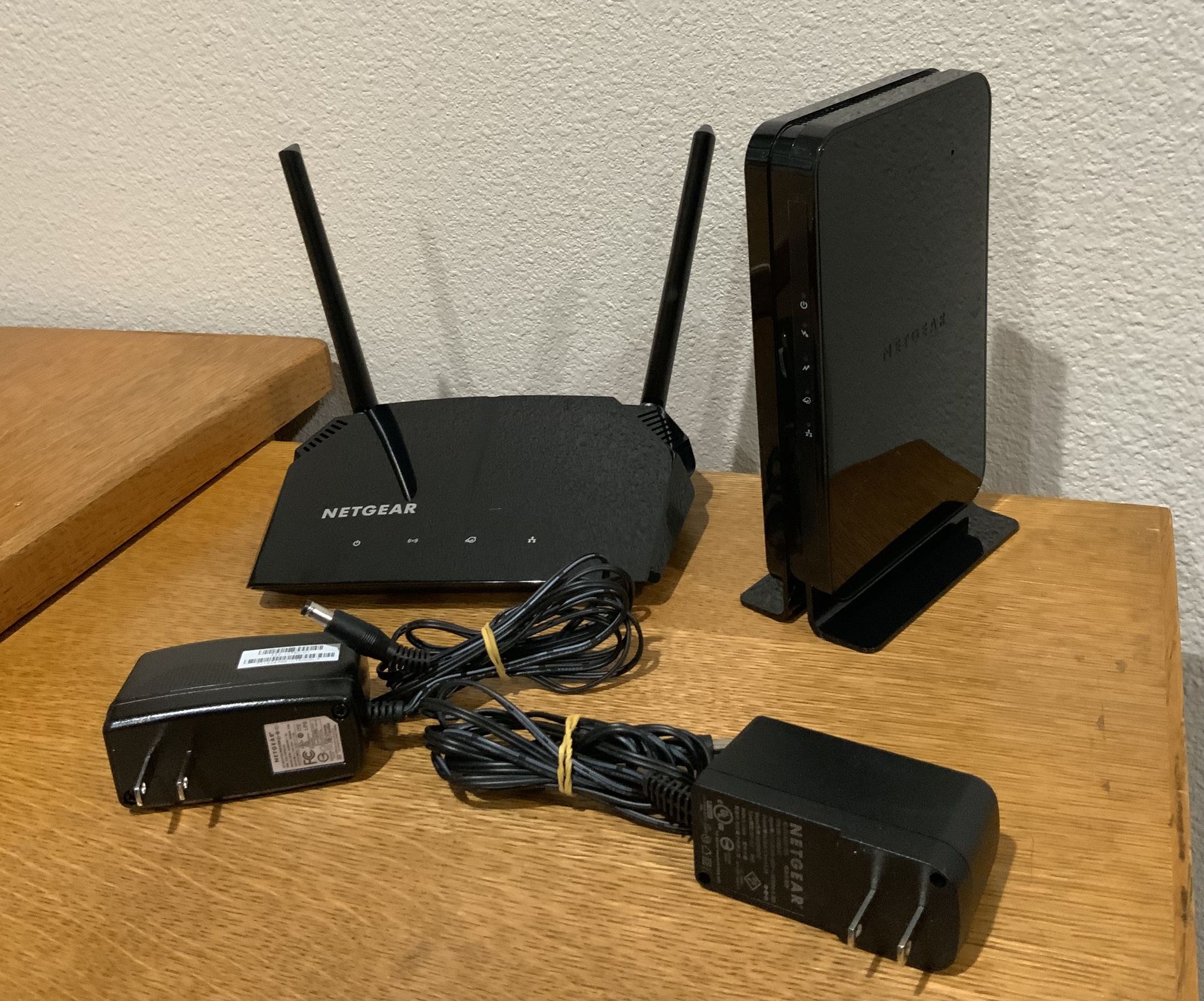 Netgear AC1200 WiFi Router & Netgear CM500 Cable Modem