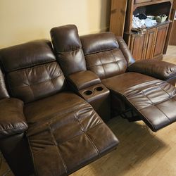 Electronic Double Recliner With Center Console And Cup Holders