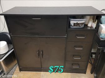 Salon Station / Cabinet
