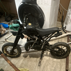 Black Mini Motorcycle 2 Stroke Engine with Integrated Footrest