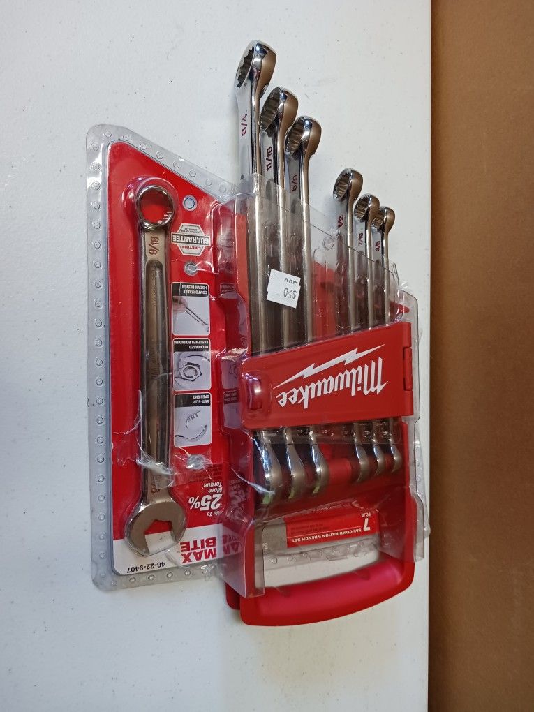Milwaukee Seven Piece Combination Wrench Set. New