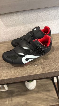 Peloton cycling bike shoes ~Pristine. Women’s 6.5-7 (37) Mens 4.5 -5