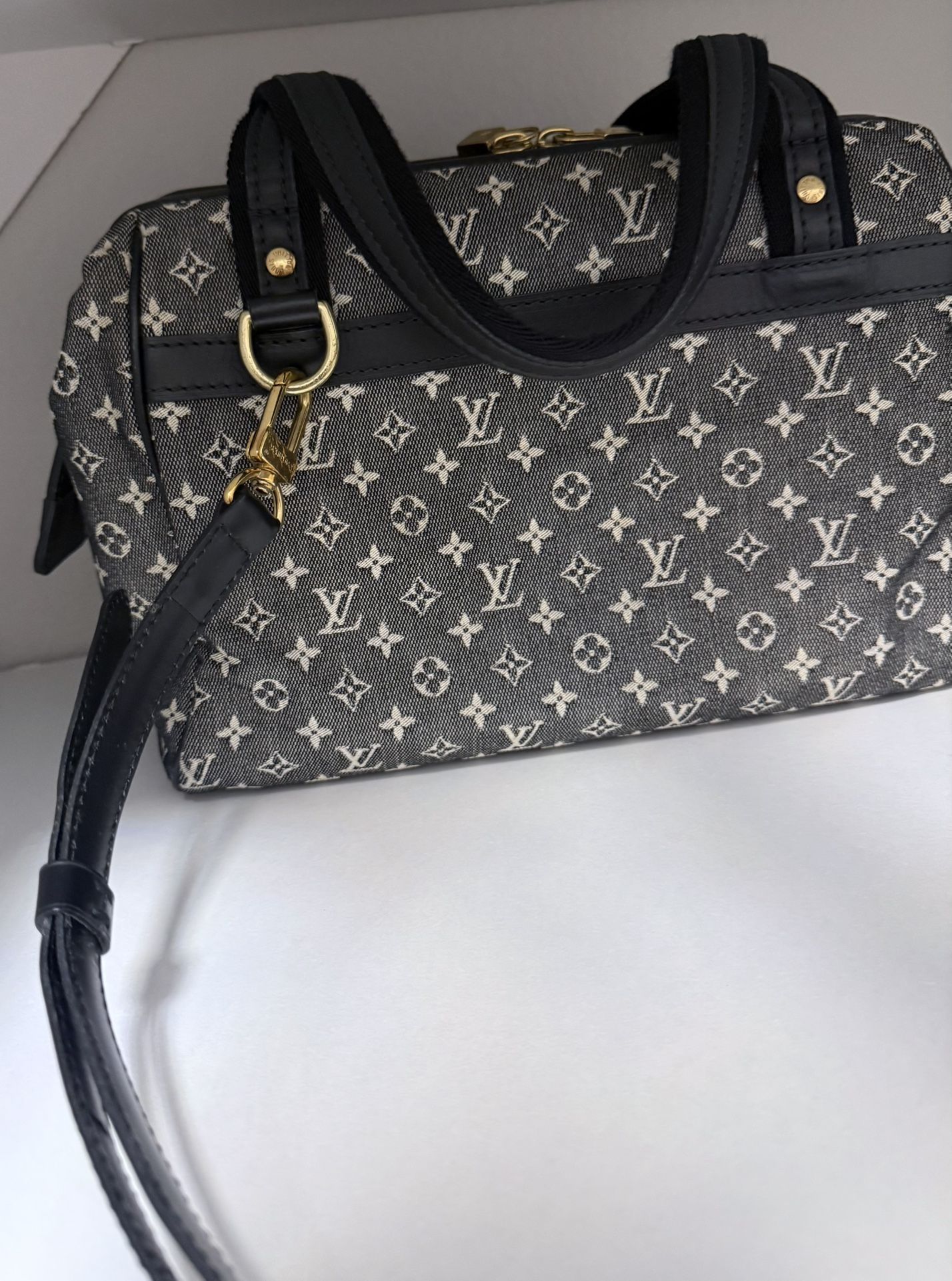 LV Bag 100% Authentic 