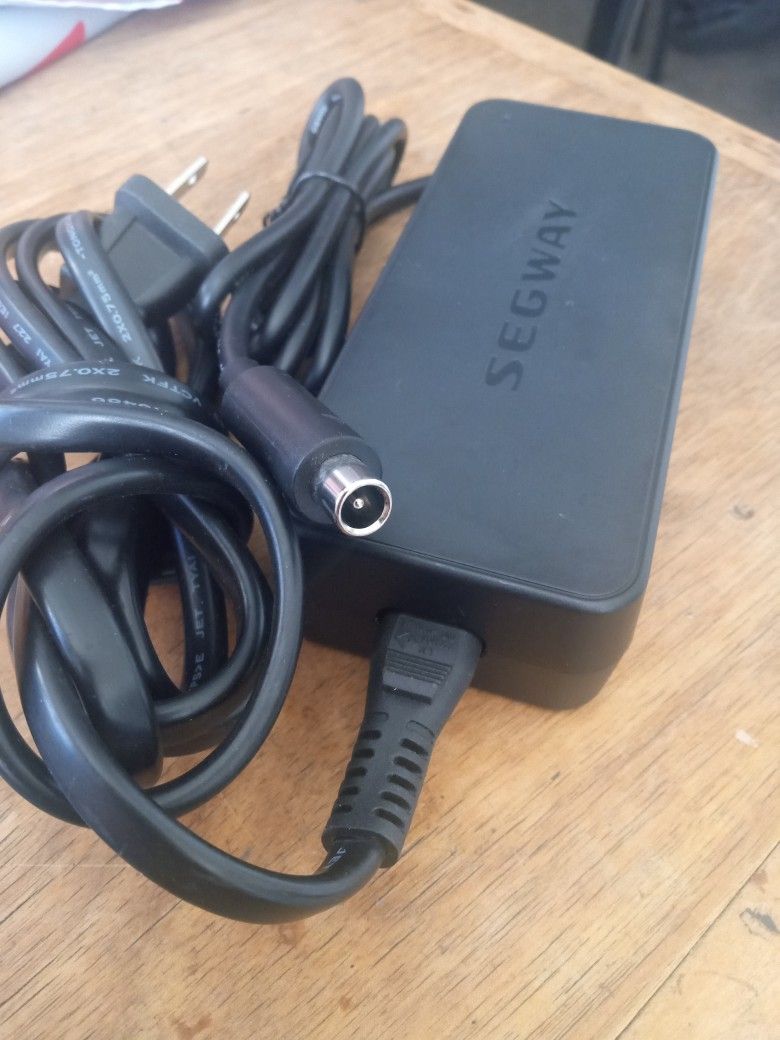 SEGWAY & NINEBOT GENUINE AC CHARGER FOR ELECTRIC SCOOTER 71W  42 VOLTS