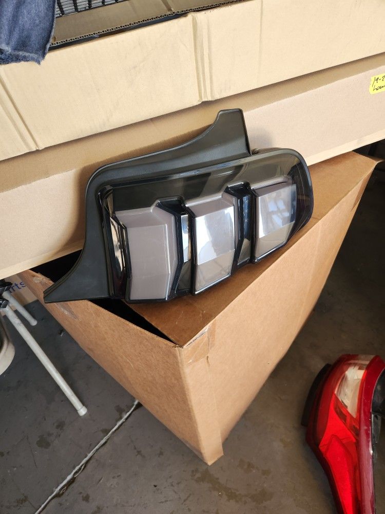 2010-2011 Ford Mustang Right Taillight Aftermarket 