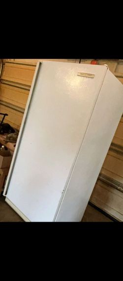 Can Deliver & Hook Up for 2️⃣5️⃣ Great Working Retro Upright Freezer Perfect to store your Meats