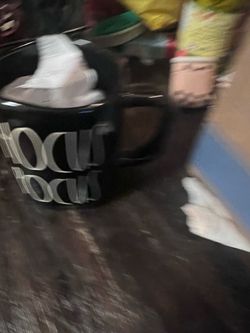 Rae Dunn Halloween HOCUS POCUS Black Mug with Cat Topper