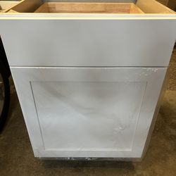 Hampton Bay Avondale 24” Base cabinet