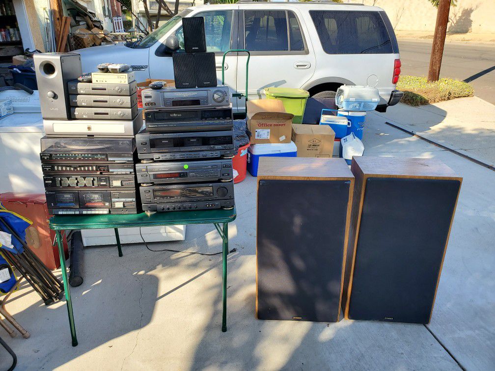 17 items Fisher Stereo receiver ,working fisher speakers,old directtv boxes to many items to list