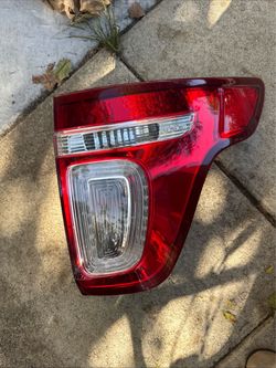 2011-2015 Ford Explorer Right passenger Side Tail Light