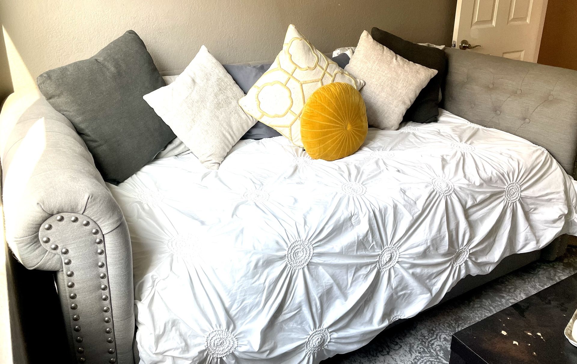 Gorgeous Barely Used Trundle Bed from Living Spaces!