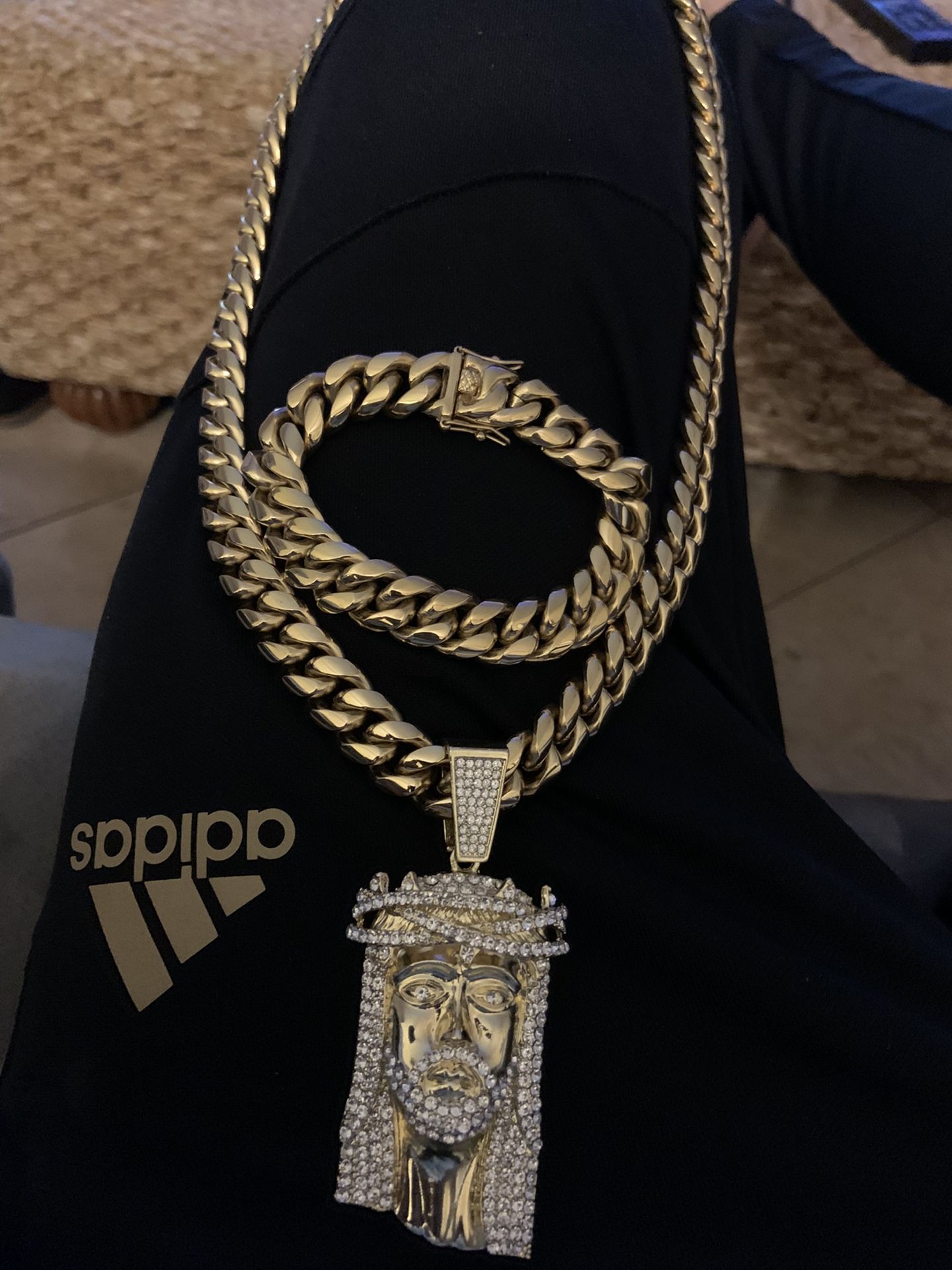 Cuban link set with jesus pendant (14mm)