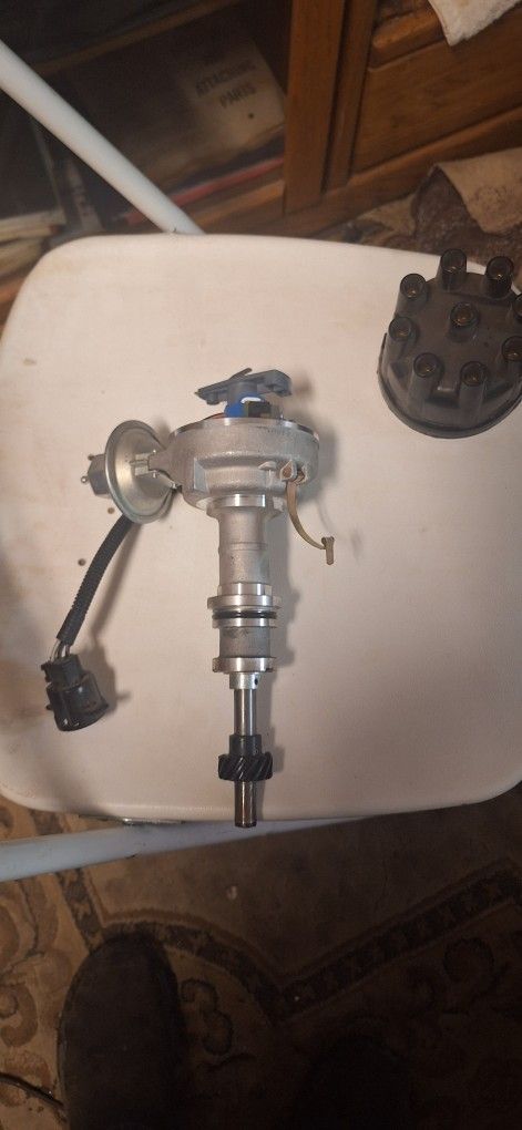 Factory Ford 351w Electronic Distributor New,only installed Never Ran. Factory Plug In. 35th Ave And McDowell Phx