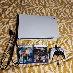 PS5 DISC EDITION W/ 2 GAMES