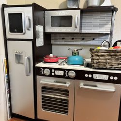 Kids Play Kitchen