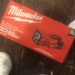 milwaukee m18 2354-20 Flashlight