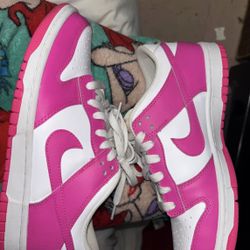 Pink Nike Dunks 