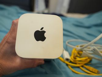 Apple AirPort Extreme Internet Modem/ Router