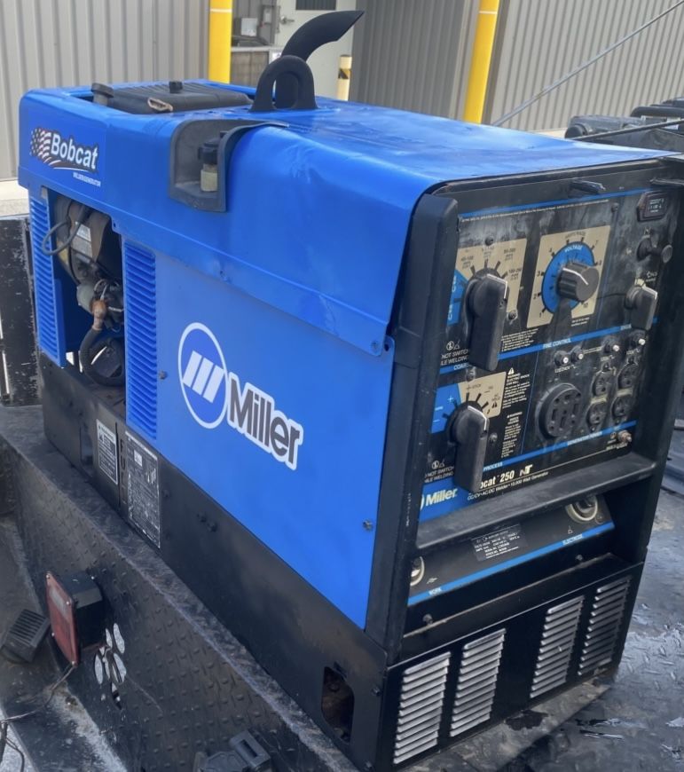 Miller Bobcat 250 NT 10,000 watt generator and welder gasoline powered only 457 hours . fresh tune up and ready to work. New filters , oils, gas, spar