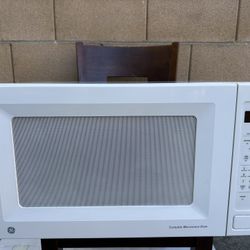 GE Microwave Oven 