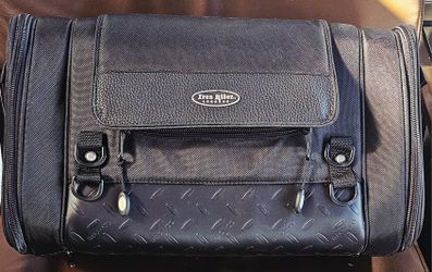 Item Details


Item details

Specifications

Warranty

Warnings
Dowco's Iron Rider Motorcycle Luggage System (MLS) adapts to needs of you the rider. 