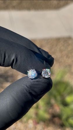 VVS1 Moissanite Screw Back Earrings