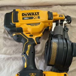 Dewalt 20v XR Brushless Roofing Nailer 