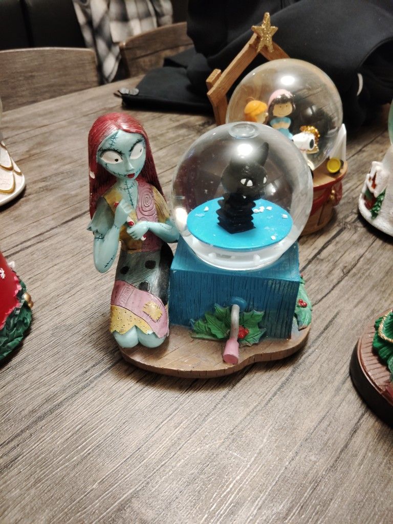Nightmare Before Christmas Snow Globe