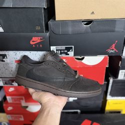 Jordan 1 Low Travis Scott Velvet Brown size 11 Close To DS