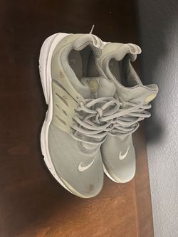 Nike Air Presto Men’s Size 11 – Gray/White