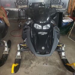 2005 Ski doo Mach z 1000