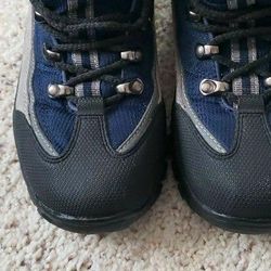 DENALI.  Woman Hiking Boot