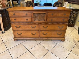 Pennsylvania House 9 Draw Dresser